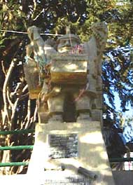 Monumento al Ekeko en el campo ferial